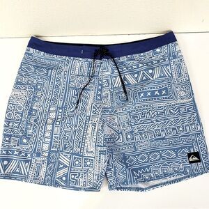 Quicksilver 4 Way Stretch Water Repellent Board Shorts Size 40